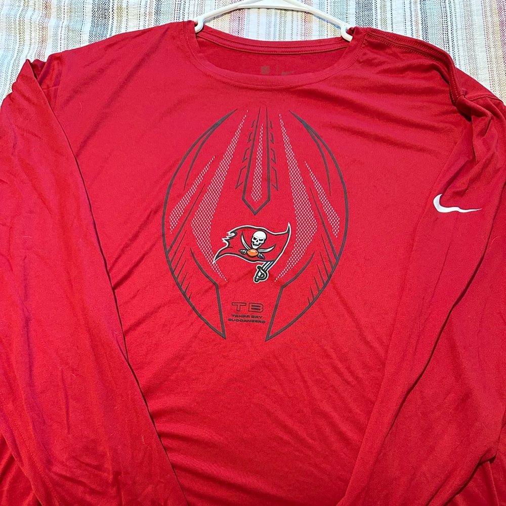 Tampa Bay Bucs like new long sleeve shirt